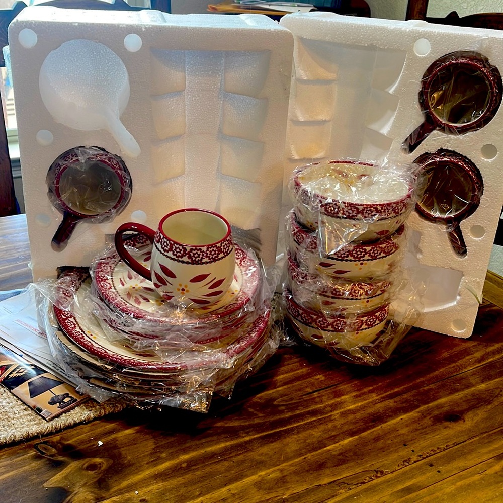 Temp-rations 4 pc kitchen ware.